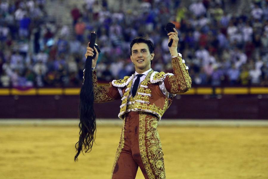 Roca Rey corta un rabo y abre la puerta grande junto a El Fandi y Talavante