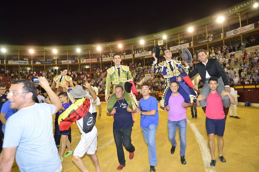 Roca Rey corta un rabo y abre la puerta grande junto a El Fandi y Talavante
