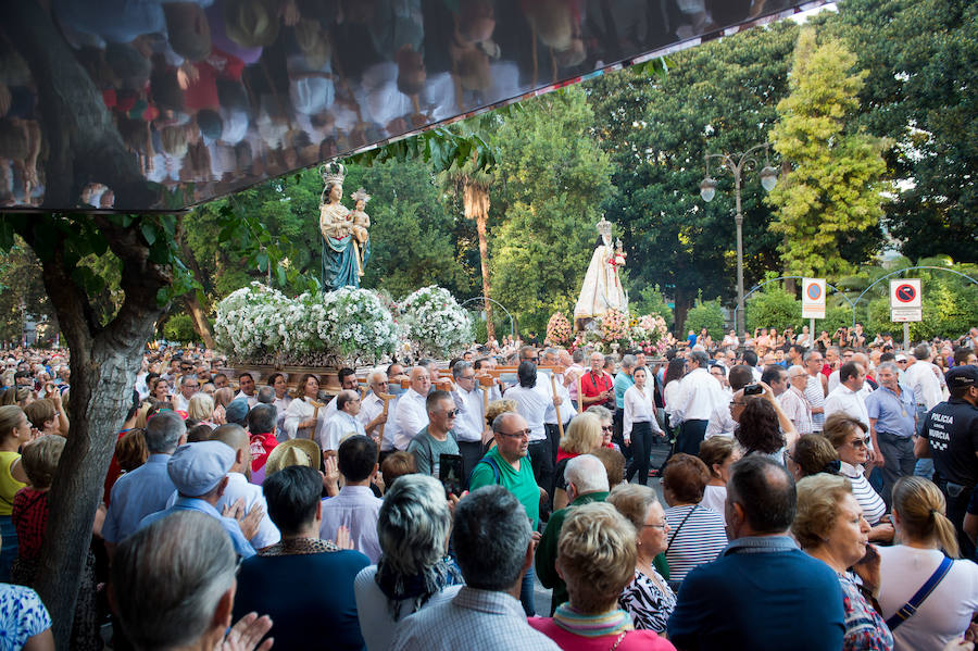 Cientos de miles de murcianos acompañan a la Morenica en el camino a su santuario.
