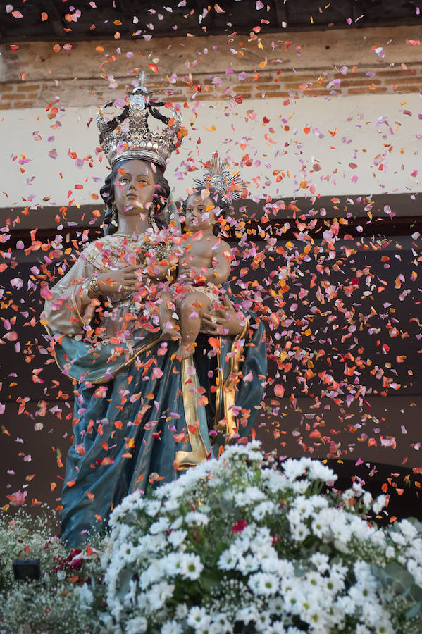 Cientos de miles de murcianos acompañan a la Morenica en el camino a su santuario.