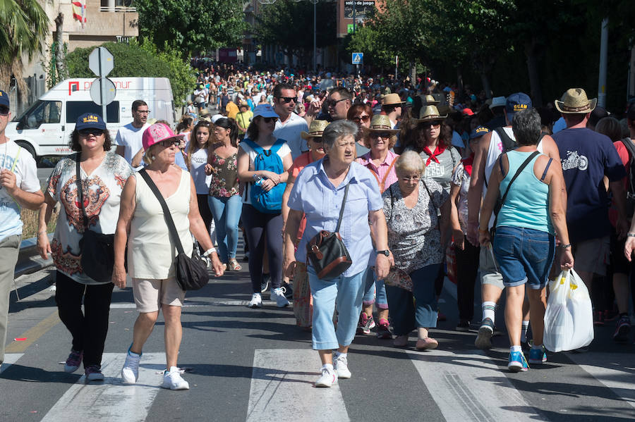 Cientos de miles de murcianos acompañan a la Morenica en el camino a su santuario.