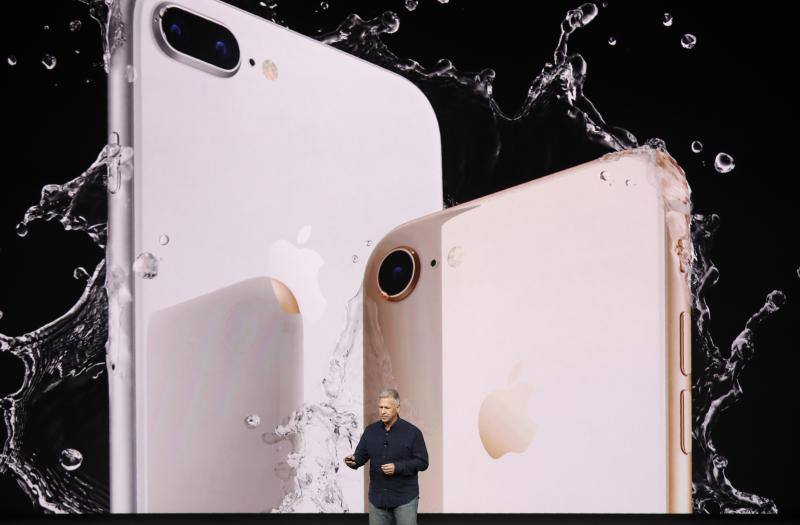 Los nuevos modelos iPhone 8 y iPhone 8 Plus, con doble cámara trasera.