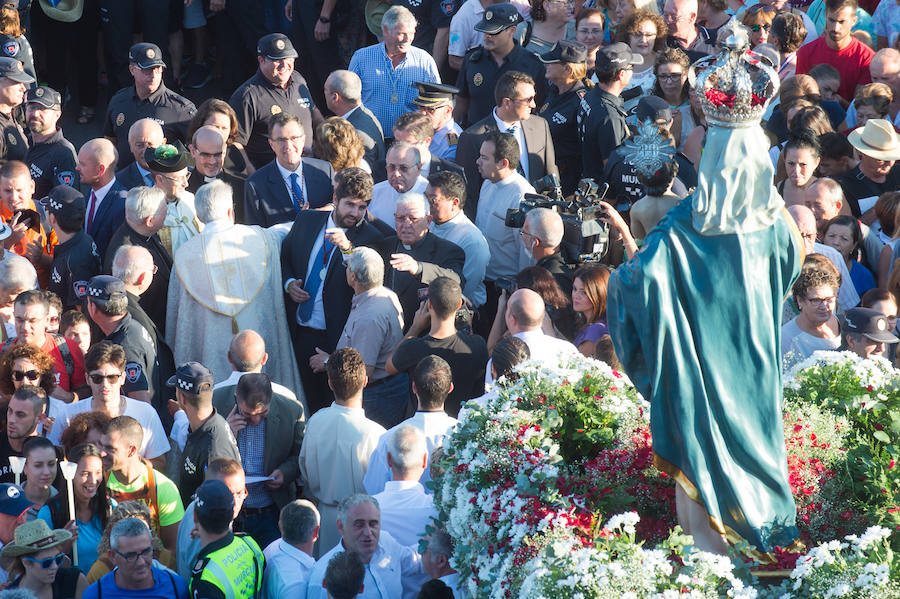 Cientos de miles de murcianos acompañan a la Morenica en el camino a su santuario.