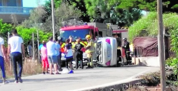 Herido al volcar su coche en Murcia