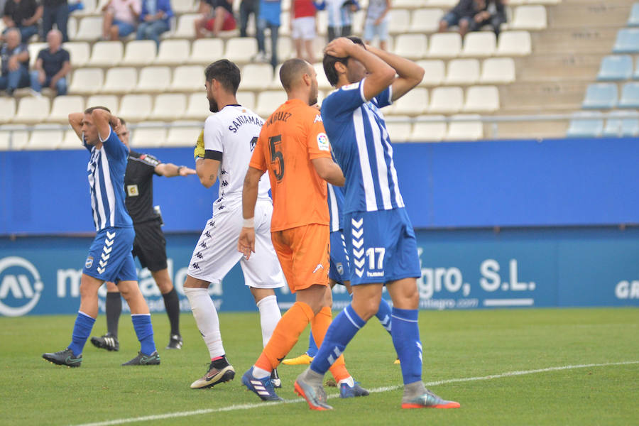 El conjunto de Curro Torres no consigue la victoria ante el Reus pese a adelantarse en el marcador y tener ocasiones clarísimas para sumar los tres puntos en el Artés Carrasco