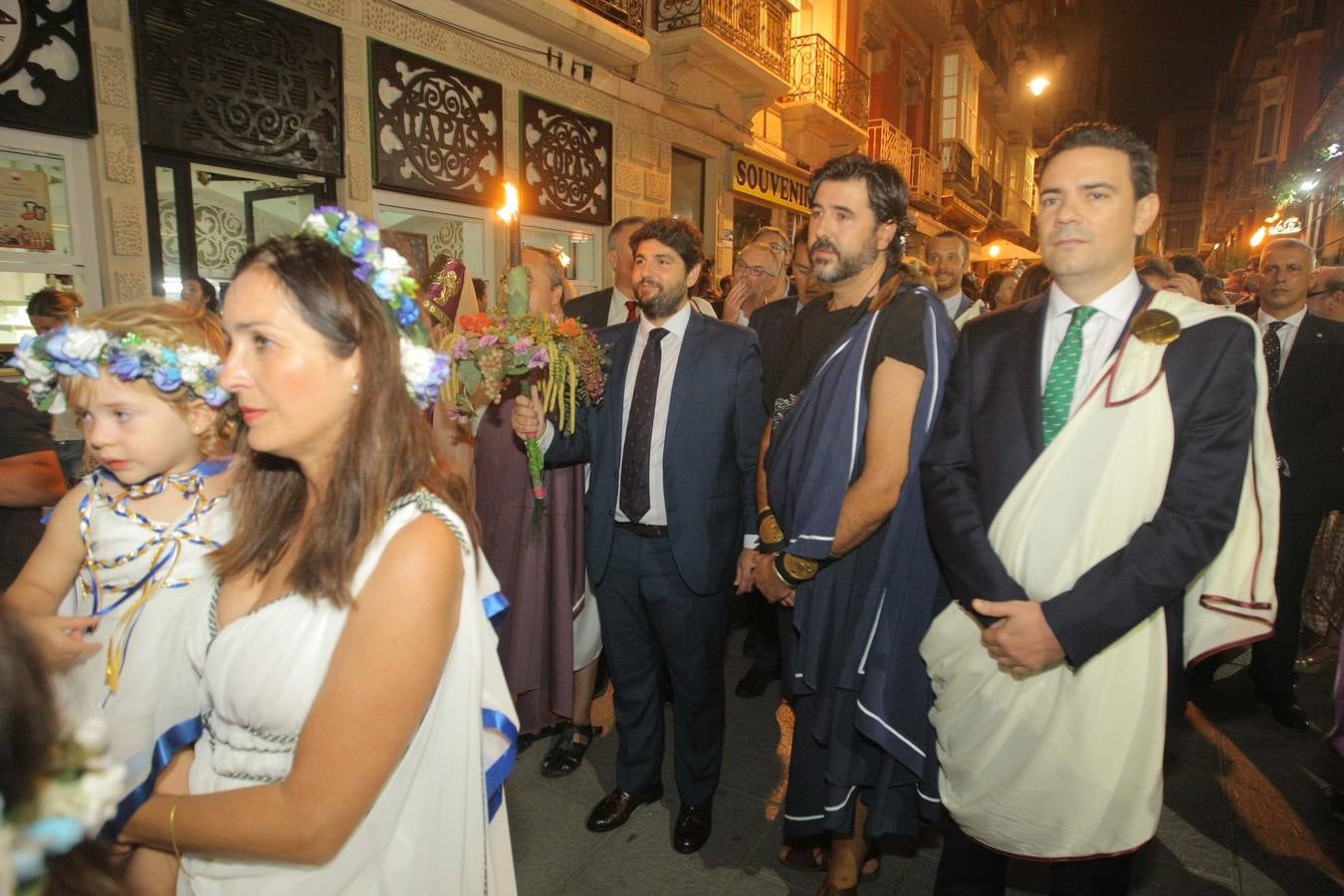 El presidente de la Comunidad pronuncia el pregón con el que dan comienzo las XXVIII Fiestas de Carthagineses y Romanos, en el primer año en el que están catalogadas de Interés Turístico Internacional