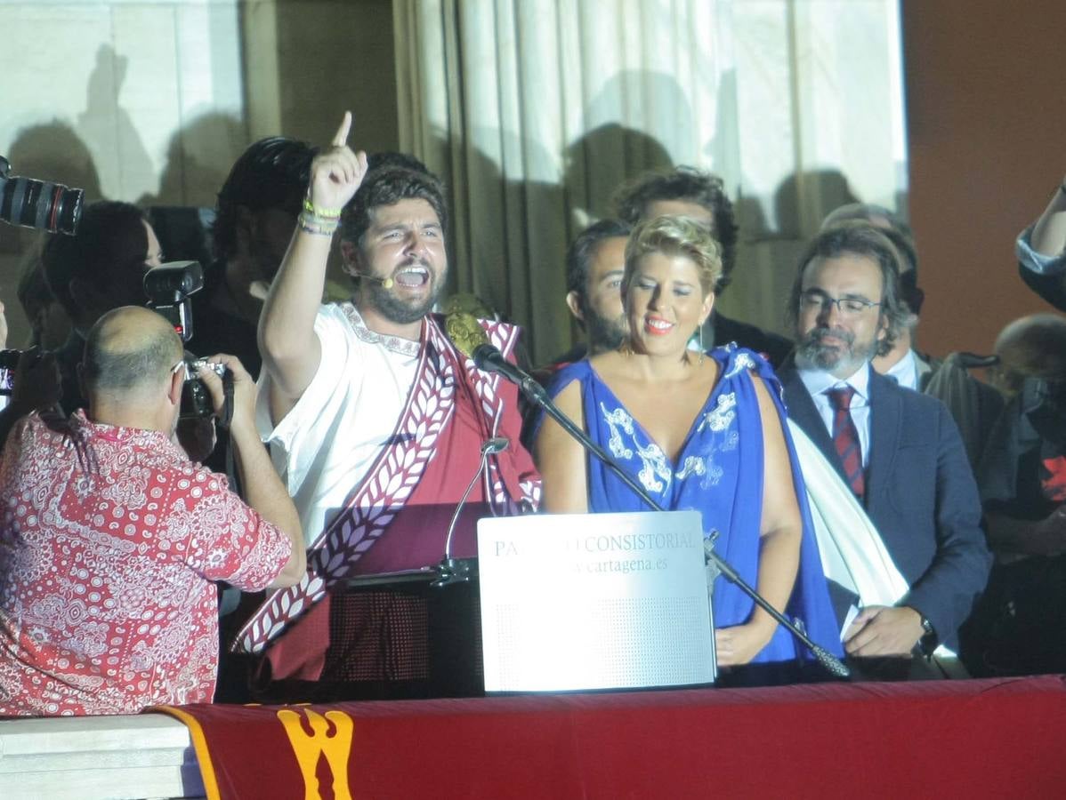 El presidente de la Comunidad pronuncia el pregón con el que dan comienzo las XXVIII Fiestas de Carthagineses y Romanos, en el primer año en el que están catalogadas de Interés Turístico Internacional