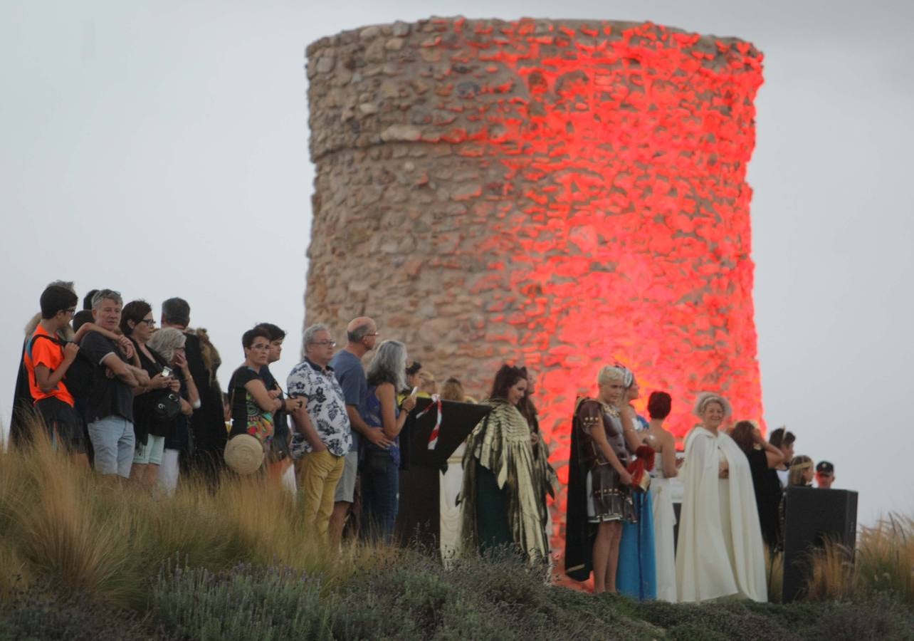 El presidente de la Comunidad pronuncia el pregón con el que dan comienzo las XXVIII Fiestas de Carthagineses y Romanos, en el primer año en el que están catalogadas de Interés Turístico Internacional