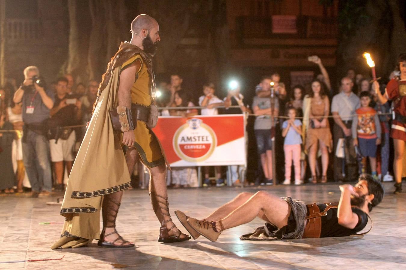 Los púnicos dan protagonismo por la mañana a los niños y recrean por la tarde y noche la Fundación de Qart Hadast