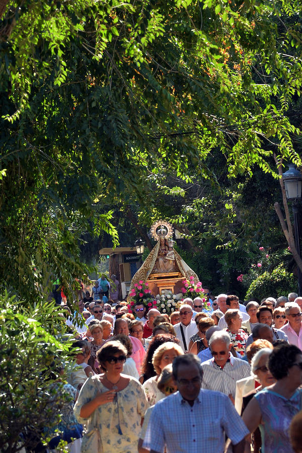 La Patrona de Lorca es llevada en romería por una mar de fieles desde su santuario