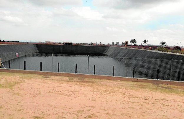 Embalse de contención de aguas en Mar de Cristal, en la zona de Arco Sur. 