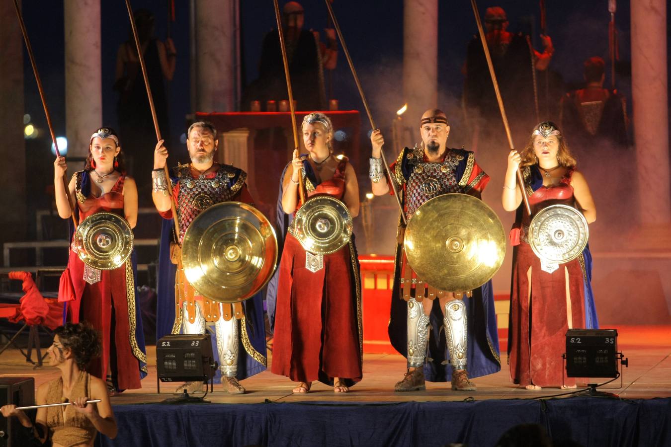 El auditorio del Muelle de Cartagena se llena para ver el desembarco de los mercenarios y su unión a las huestes púnicas 