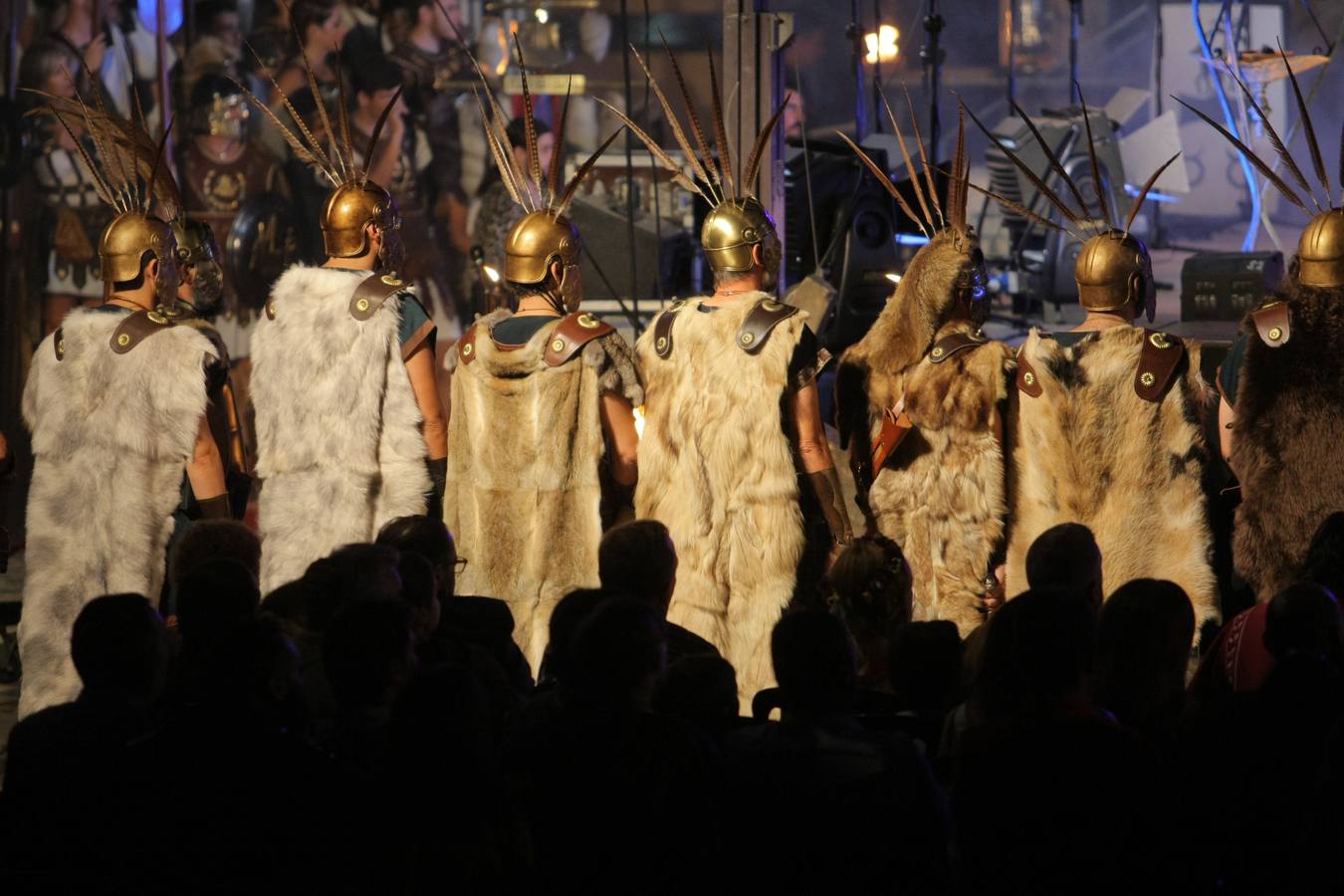 El auditorio del Muelle de Cartagena se llena para ver el desembarco de los mercenarios y su unión a las huestes púnicas 