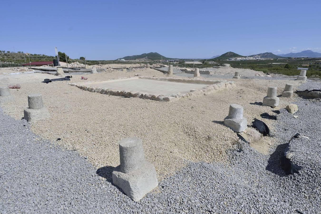Ya en el Neolítico se elaboraba vino en Bullas. Visitarla en estos días es una oportunidad para curiosear en la villa romana de Los Cantos, una enorme explotación agropecuaria en fase de excavación arqueológica