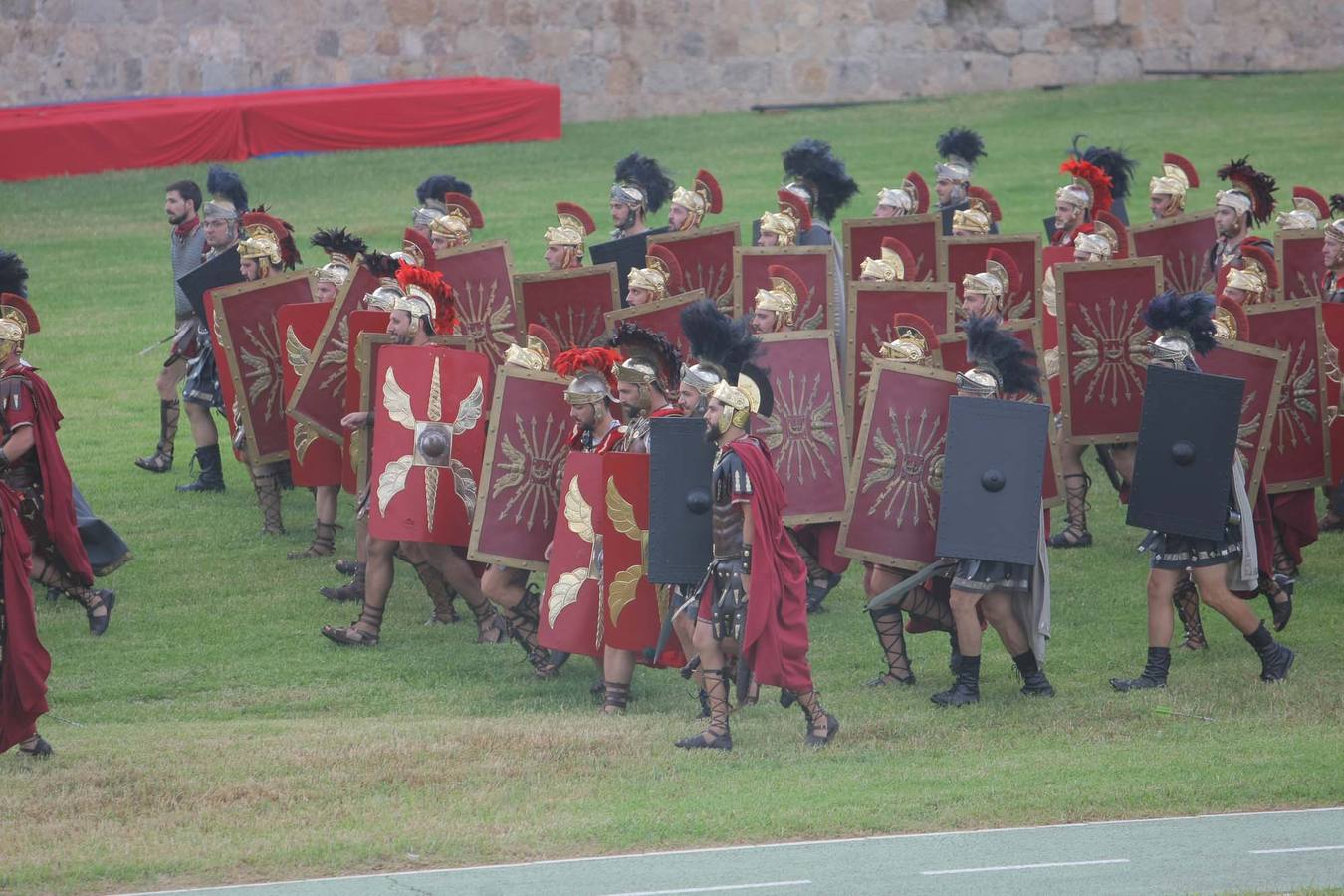 Las escenas de acción entretienen a casi 5.000 espectadores durante la Gran Batalla por la toma de Qart Hadast de las Fiestas de Carthagineses y Romanos