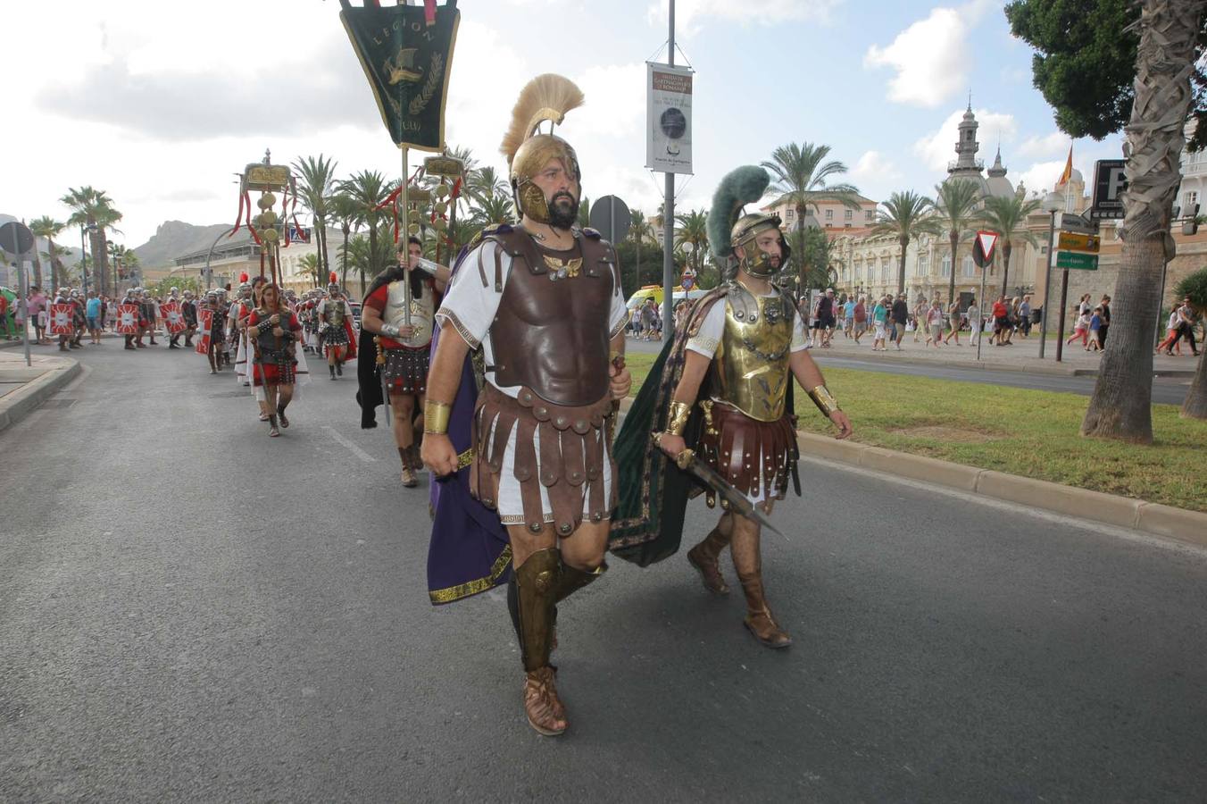 Las escenas de acción entretienen a casi 5.000 espectadores durante la Gran Batalla por la toma de Qart Hadast de las Fiestas de Carthagineses y Romanos