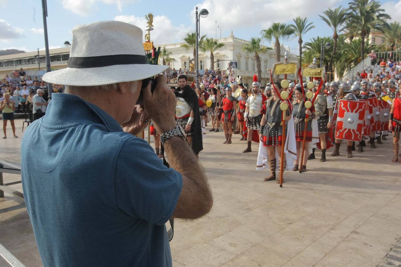 Las escenas de acción entretienen a casi 5.000 espectadores durante la Gran Batalla por la toma de Qart Hadast de las Fiestas de Carthagineses y Romanos
