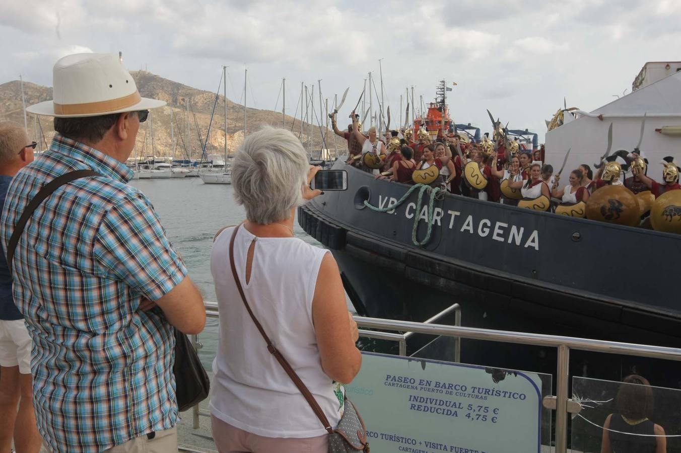 Las escenas de acción entretienen a casi 5.000 espectadores durante la Gran Batalla por la toma de Qart Hadast de las Fiestas de Carthagineses y Romanos