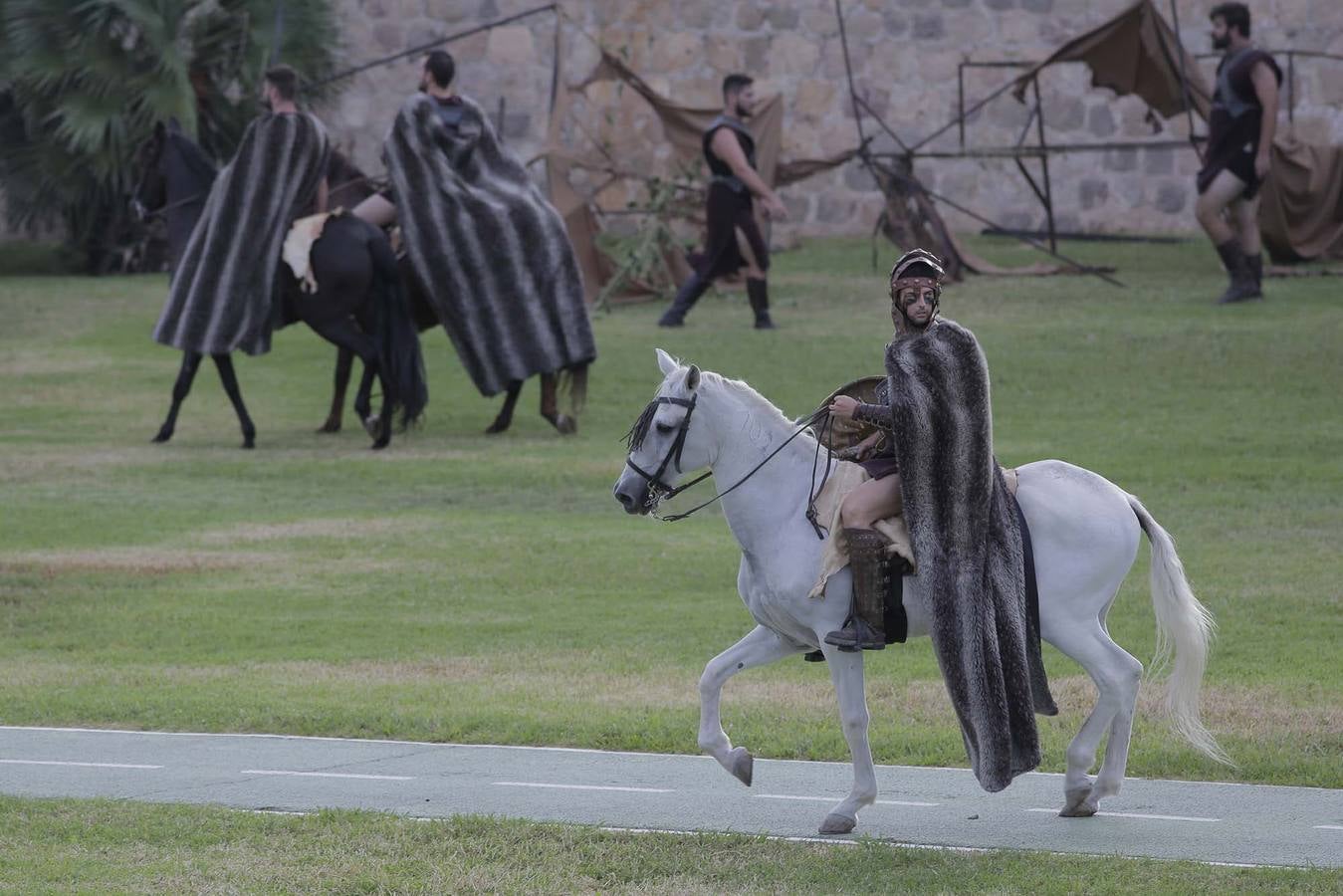 Las escenas de acción entretienen a casi 5.000 espectadores durante la Gran Batalla por la toma de Qart Hadast de las Fiestas de Carthagineses y Romanos