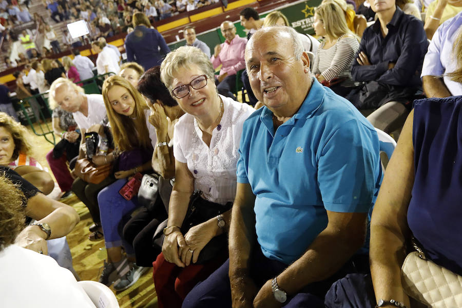 El cantante regaló al público de la plaza de toros una lista inagotable de clásicos