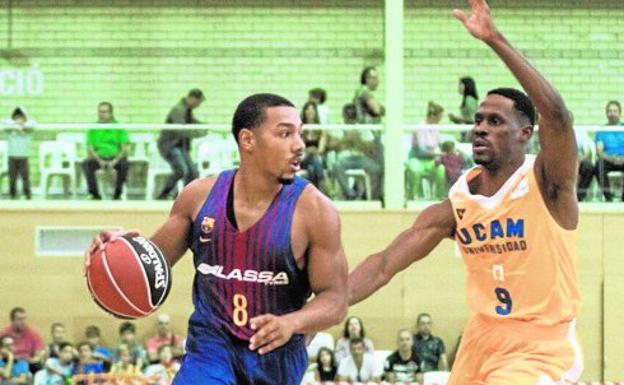 Pressey controla el balón ante el acoso de Charlon Kloof.