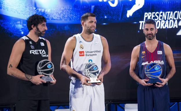 Álex Mumbrú, Felipe Reyes y Juan Carlos Navarro, durante la presentación de la Liga Endesa. 