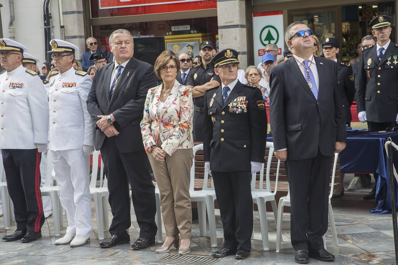 Los actos de la festividad policial fueron celebrados en la calle del Carmen, frente a la escultura de los Ángeles Custodios, de Juan José Quirós.