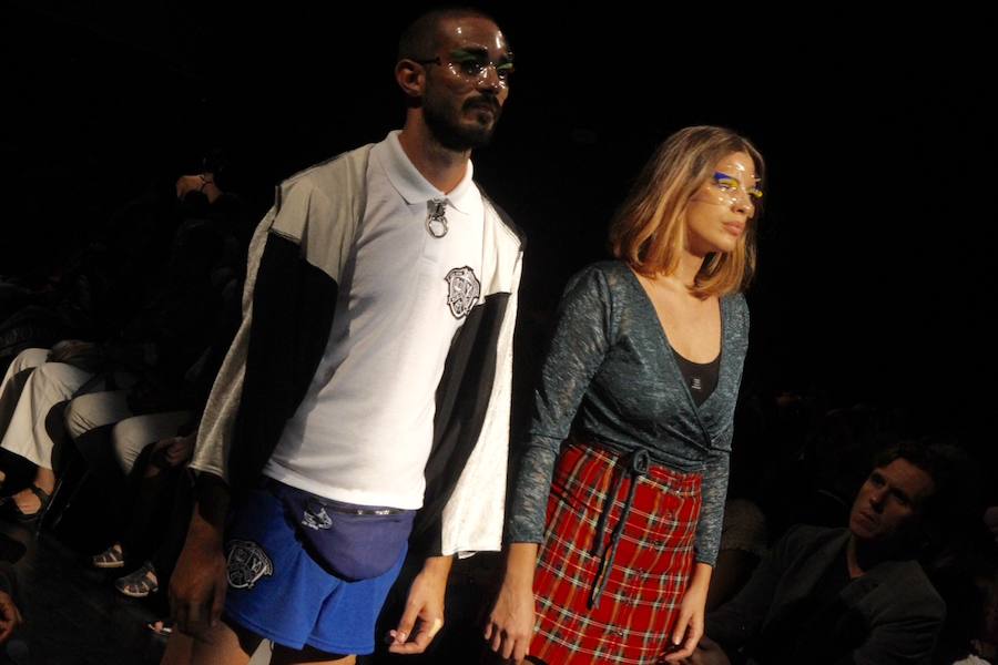 El Centro Párraga de Murcia acogió el pasado fin de semana la plataforma de moda Bloque 2017, en el que firmas como Las Culpas presentaron su nueva colección. Según sus diseñadores, esta línea «recapacita sobre el lenguaje de los uniformes, del grupo y la educación». «Habla sobre el poder que el 99% de la gente tiene en sus manos; habla de huir de la alineación y de la imposición del sistema capitalista y patriarcal que se te "brinda" al nacer»
