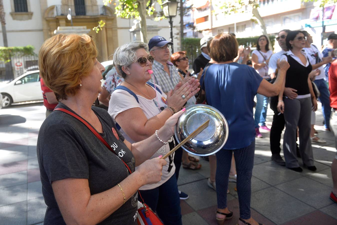 Las tres administraciones acuerdan agilizar los trámites para financiar la operación y para acelerar la urbanización de los terrenos liberados; se hará un concurso para que los vecinos decidan los usos futuros