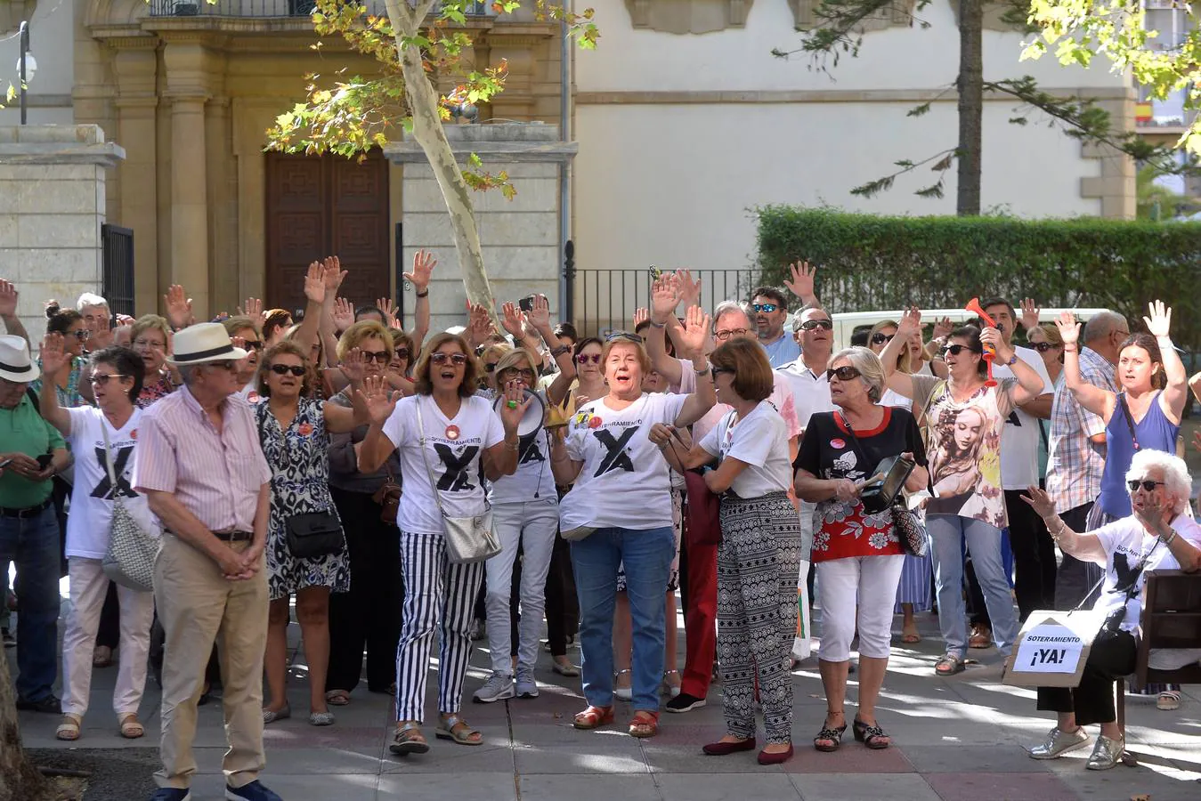 Las tres administraciones acuerdan agilizar los trámites para financiar la operación y para acelerar la urbanización de los terrenos liberados; se hará un concurso para que los vecinos decidan los usos futuros