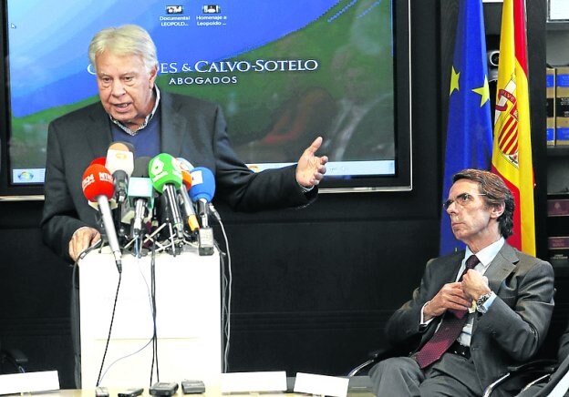 González y Aznar son asiduos conferenciantes públicos. 
