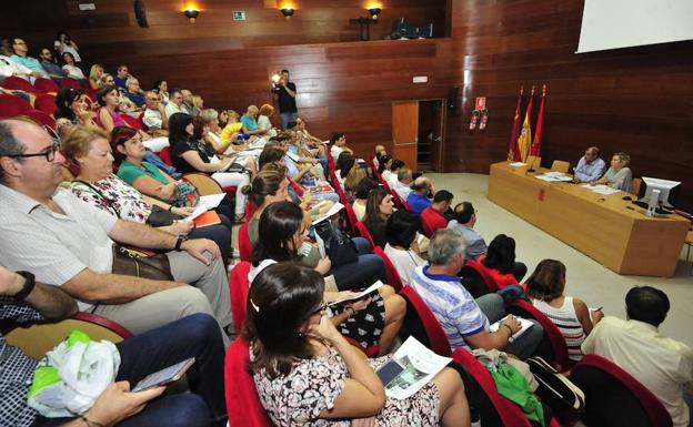 Adela Martínez-Cachá en la Asamblea de Ucoerm, este martes. 