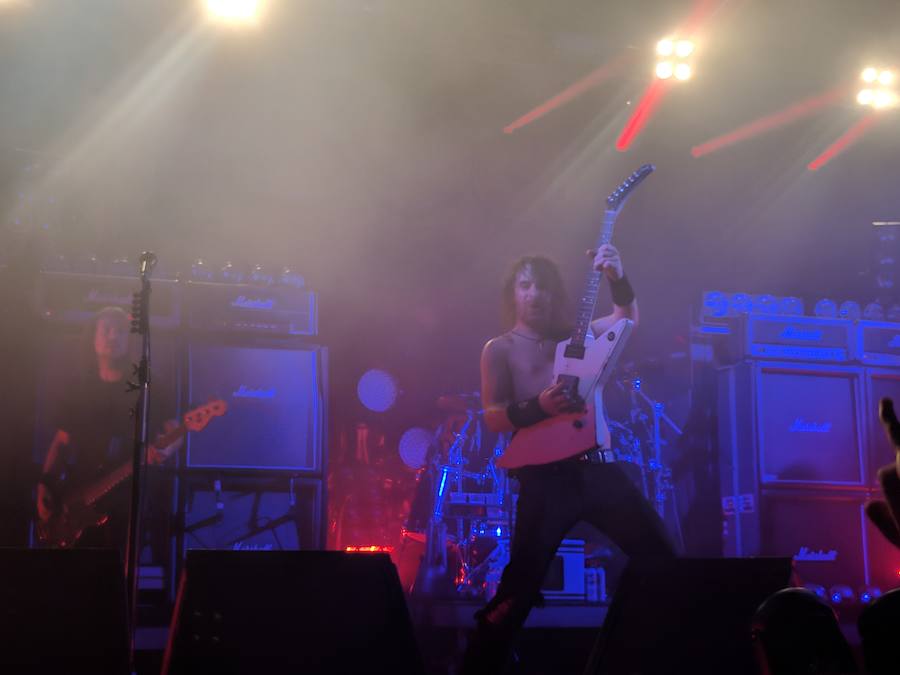 La Sala Gamma de Murcia acogió este miércoles la primera visita a Murcia del cuarteto australiano que está revolucionando el 'hard rock' actual. Los hermanos O'Keeffe, en especial el guitarrista y cantante Joel, demostraron ser los ejes centrales de una banda muy cohesionada que se mueve en el escenario como pez en el agua.