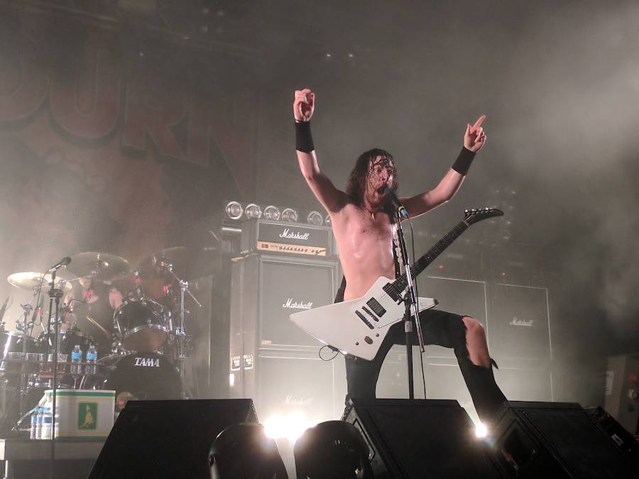La Sala Gamma de Murcia acogió este miércoles la primera visita a Murcia del cuarteto australiano que está revolucionando el 'hard rock' actual. Los hermanos O'Keeffe, en especial el guitarrista y cantante Joel, demostraron ser los ejes centrales de una banda muy cohesionada que se mueve en el escenario como pez en el agua.