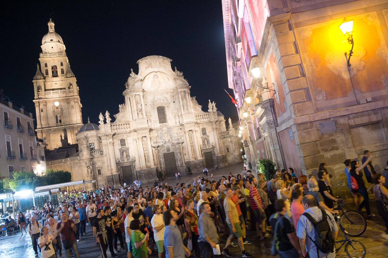 Medio millar de vecinos claman en Murcia por el soterramiento en la vigesimotercera jornada consecutiva de protestas