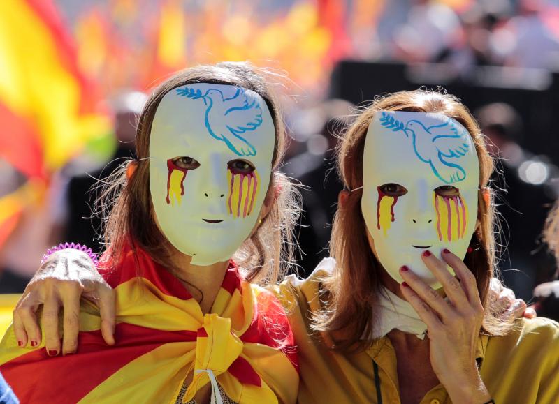 Miles de personas se conentran en la capital catalana para «recuperar la sensatez»