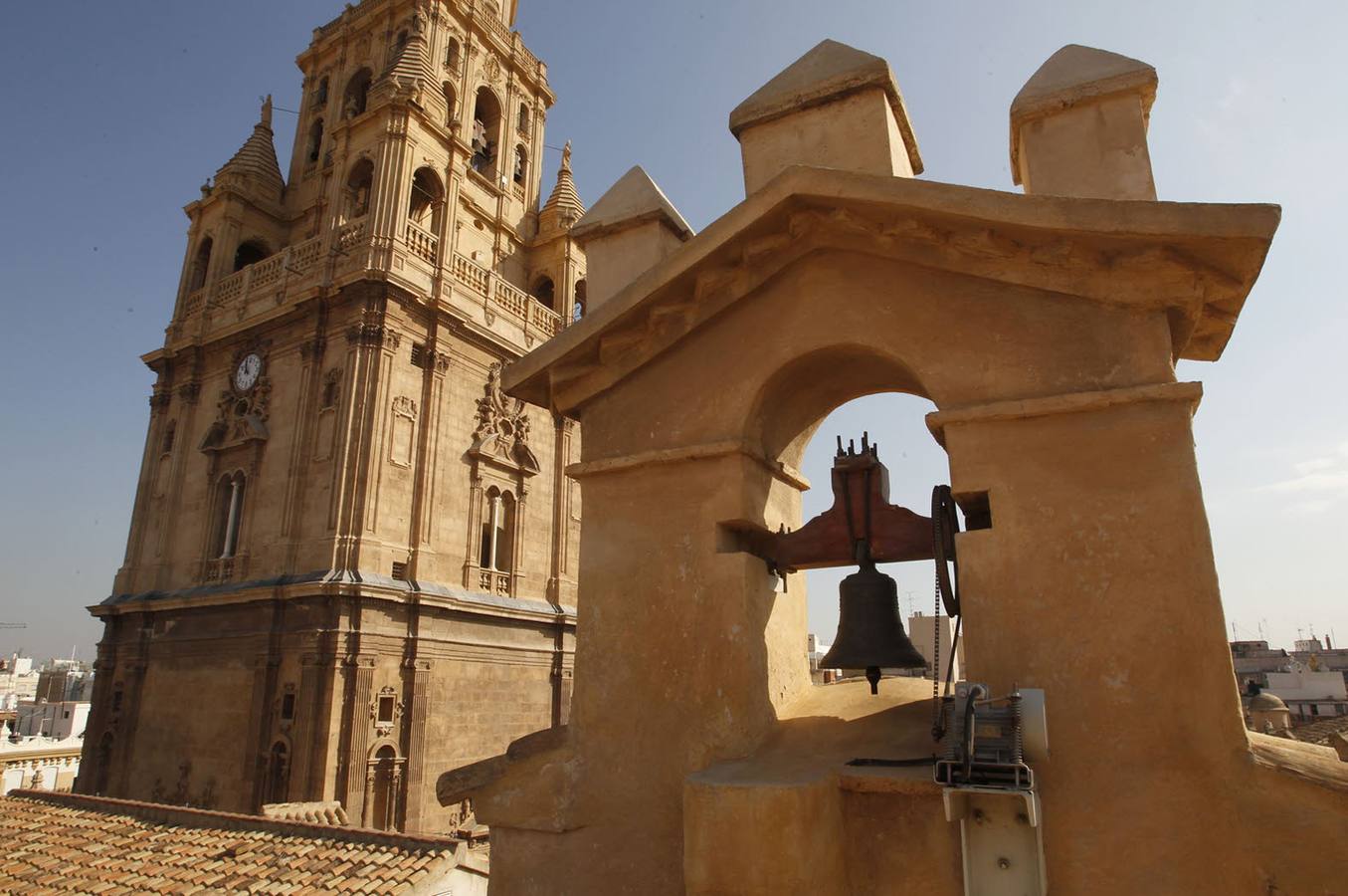 Desconocida campana de San Gregorio, para alertar a los campesinos de la torre.