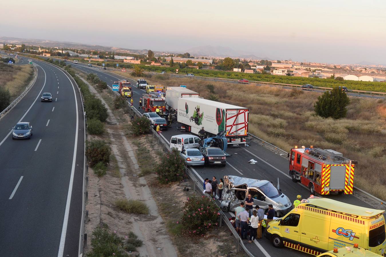 Más de una decena de vehículos se vieron implicados en el suceso que ocurrió en la autovía A-7 en dirección Murcia