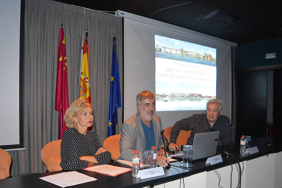 Participantes en uno de los actos por la semana de la arquitectura.