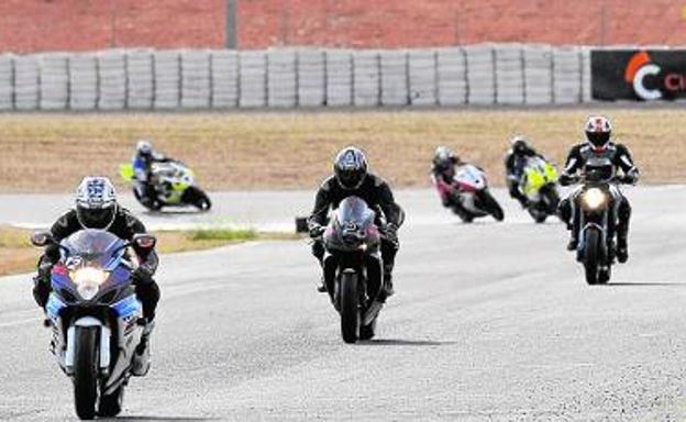 Imagen de la recta de meta en una competición en el Circuito de Cartagena. 