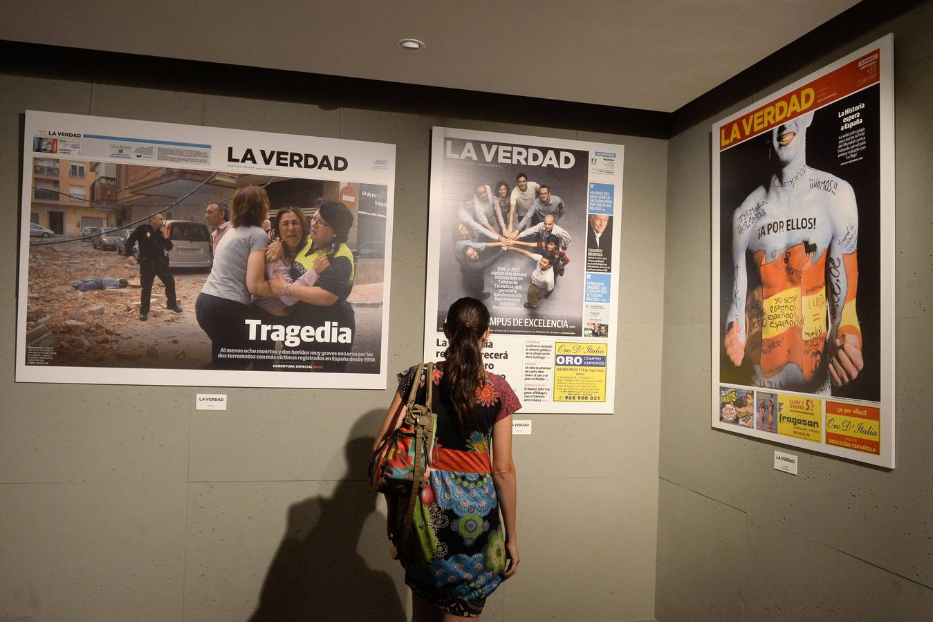 La muestra 'Vocento 15 años', que puede visitarse en El Corte Inglés, propone un recorrido por las noticias más destacadas del último siglo en 'La Verdad'