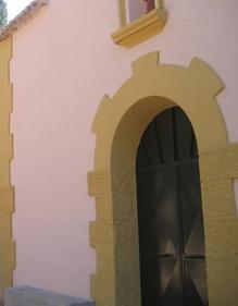 Imagen secundaria 2 - Escaleras de madera que suben desde la ermita de San Antonio el Pobre, la terraza del Centro de Visitantes de la Luz y la propia hermita.