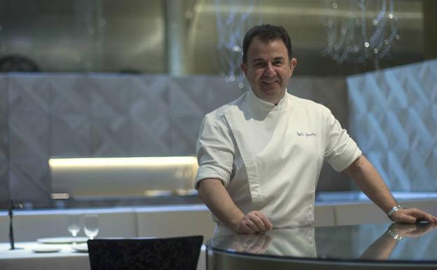 Martín Berasategui en su restaurante de Lasarte.