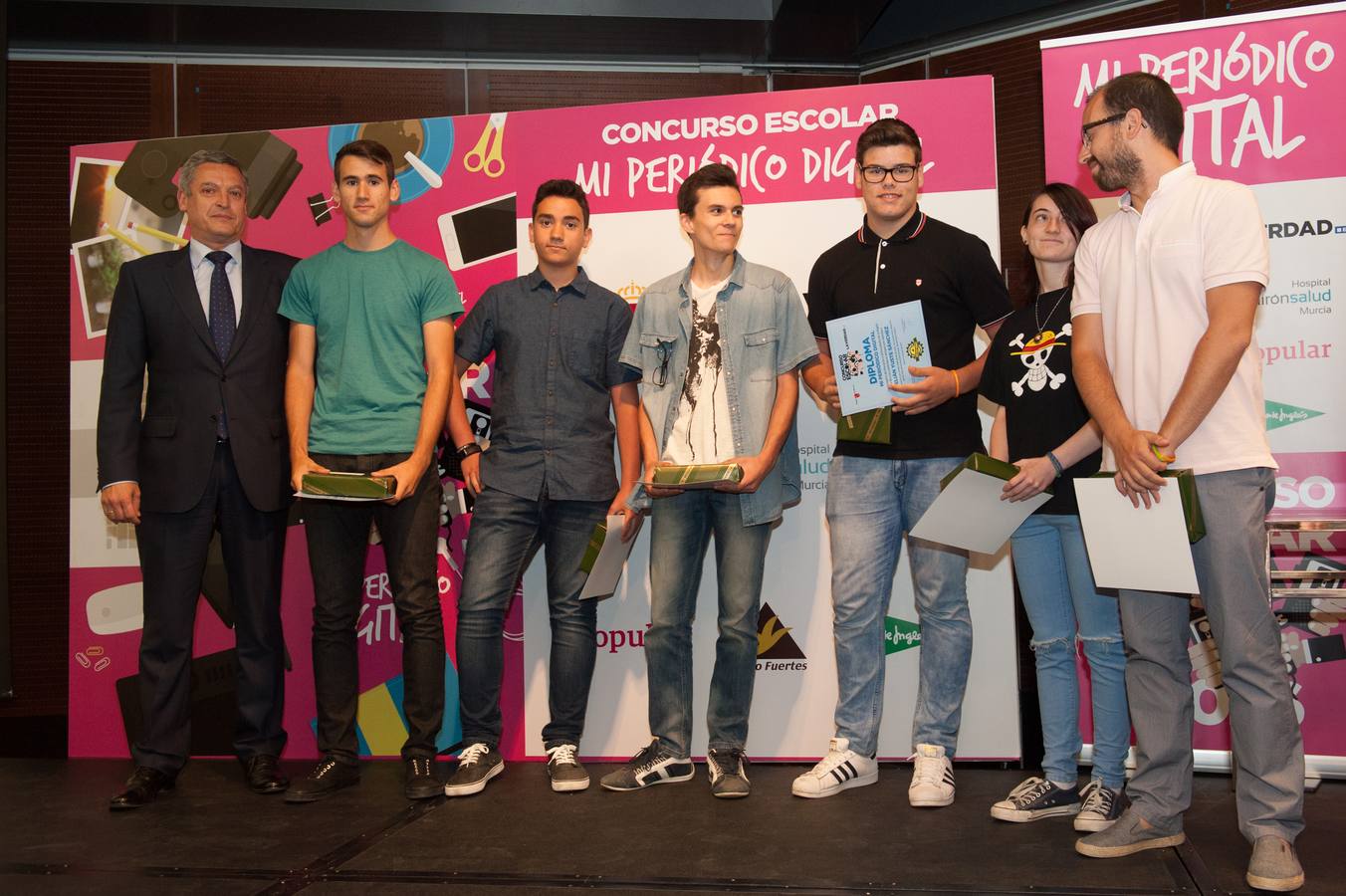 El acto de entrega de premios sirvió también para reconocer al colegio Antonio de Nebrija y a su profesor Pedro González Romero por su constancia en el concurso.