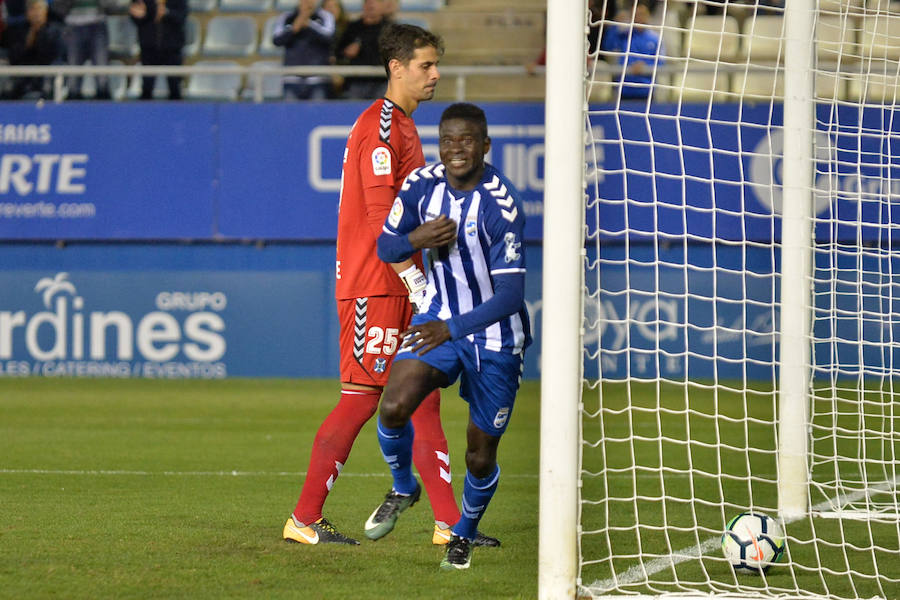 Después de ir por delante en el marcador durante todo el encuentro, el conjunto blanquiazul encaja un gol en el minuto 83 que le condena a sumar cuatro partidos consecutivos sin ganar