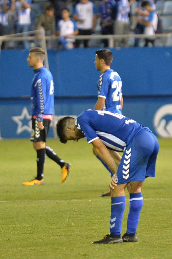 Después de ir por delante en el marcador durante todo el encuentro, el conjunto blanquiazul encaja un gol en el minuto 83 que le condena a sumar cuatro partidos consecutivos sin ganar