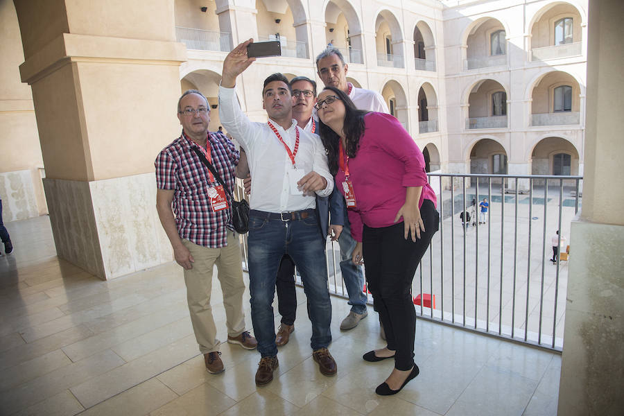 La jornada inaugural del cónclave de los socialistas murcianos, celebrado en Cartagena, ha contado con la presencia del secretario general del PSOE, Pedro Sánchez