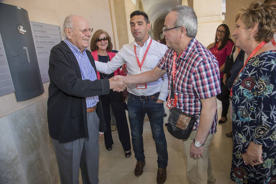 La jornada inaugural del cónclave de los socialistas murcianos, celebrado en Cartagena, ha contado con la presencia del secretario general del PSOE, Pedro Sánchez