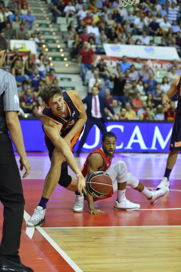 El conjunto universitario, que remontó 21 puntos de desventaja en el segundo cuarto, llegó a tocar con la yema de los dedos una victoria que se le escapó en los últimos lances del juego