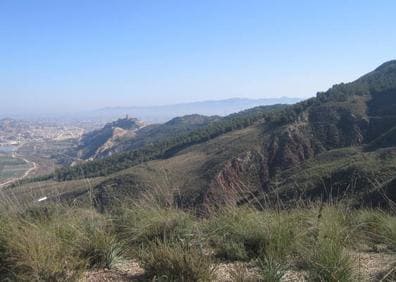 Imagen secundaria 1 - El mirador, el Cejo de los Enamorados, en la Peñarrubia, y el Paso Angosto.